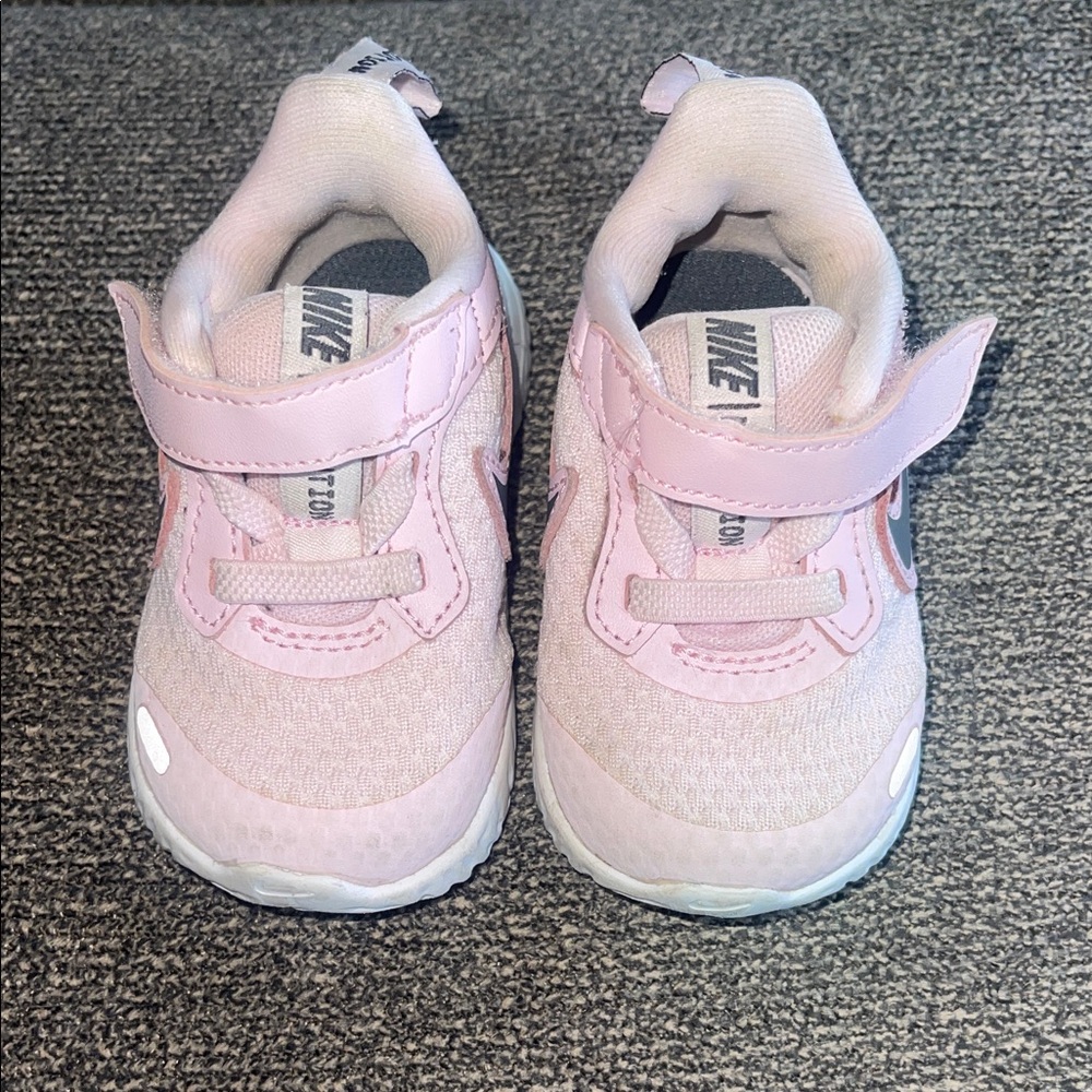 Nike revolution size 3C